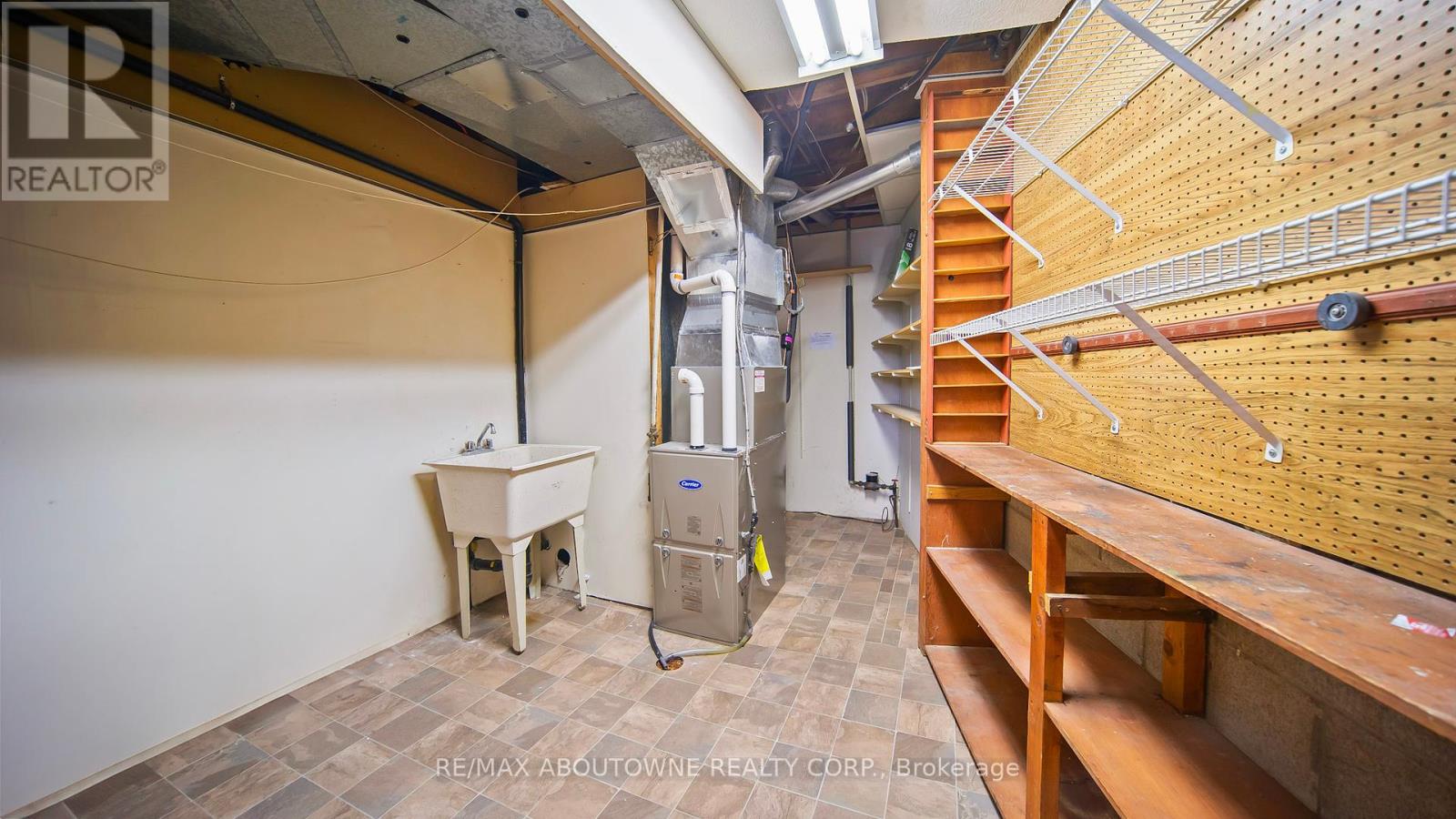Photo 14 of 1228 Cornerbrook Place, Mississauga ON