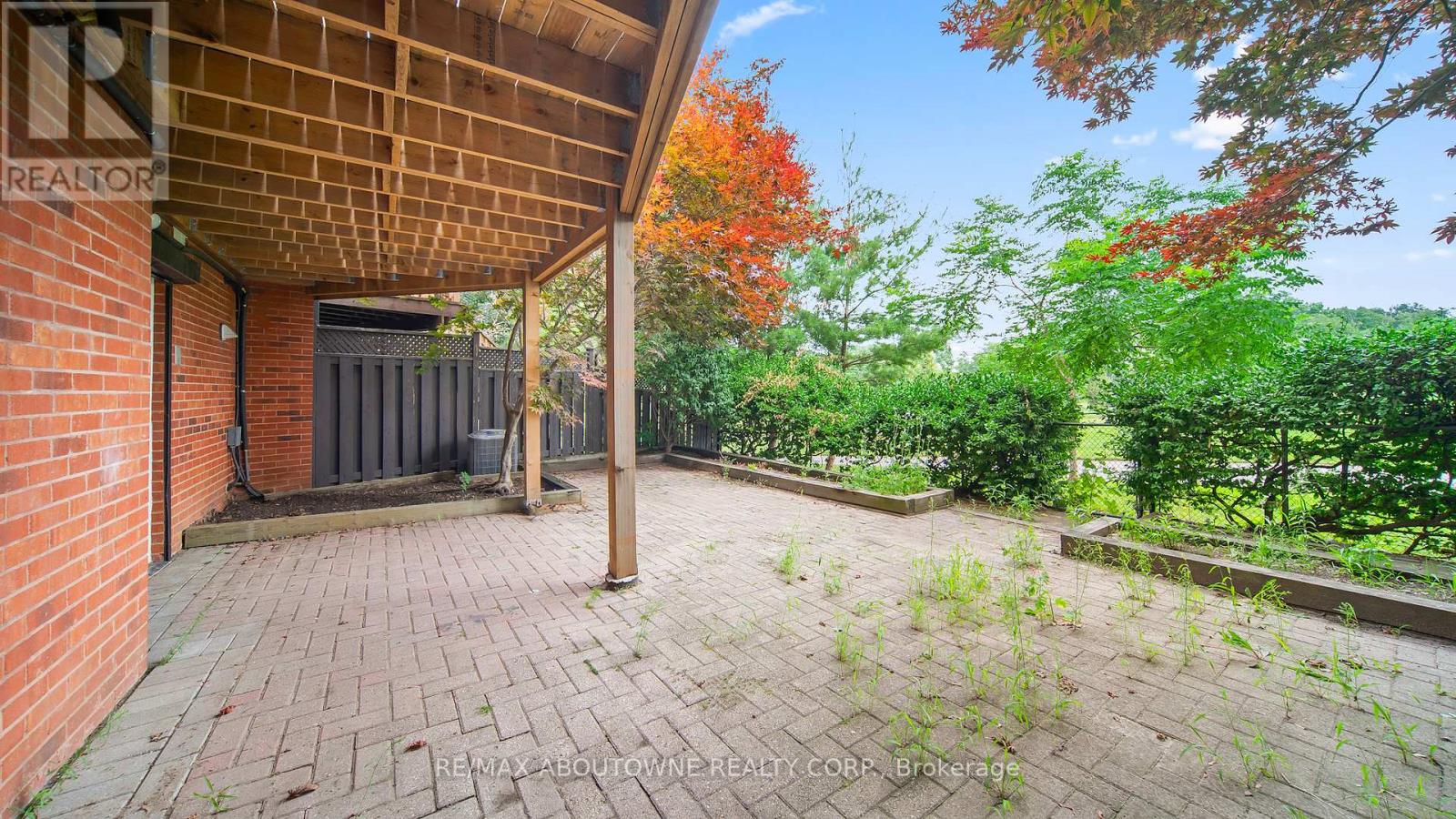 Photo 5 of 1228 Cornerbrook Place, Mississauga ON