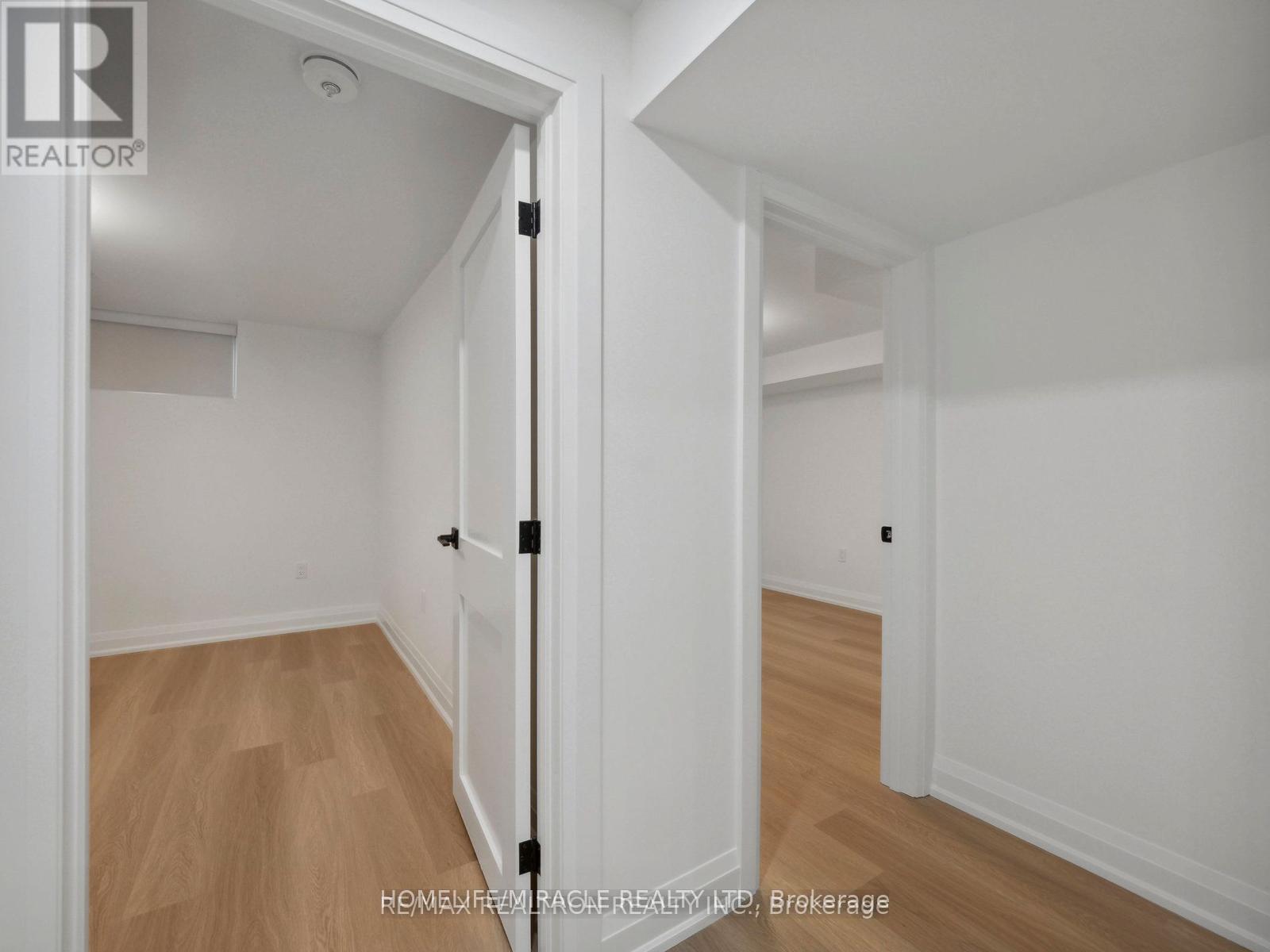 Photo 7 of 35 Alanmeade Crescent, Toronto ON