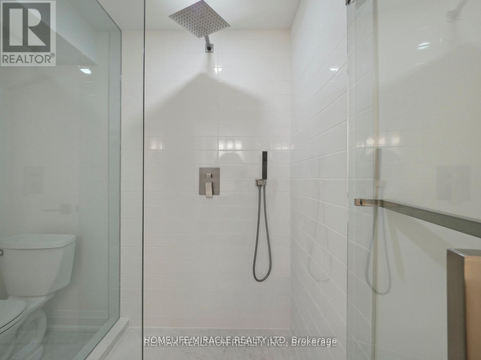 Photo 2 of 35 Alanmeade Crescent, Toronto ON