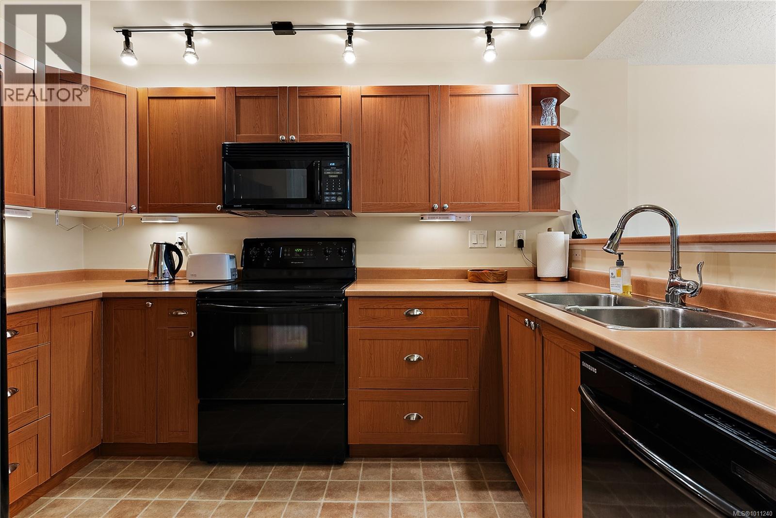 Photo 3 of 302 9840 Fifth St, Sidney BC