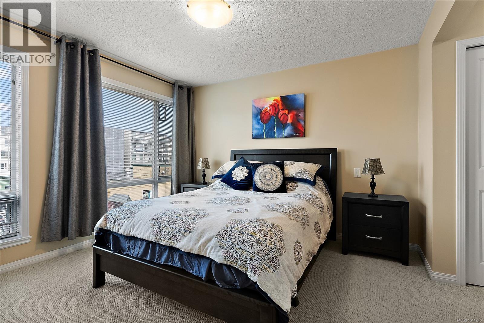 Photo 5 of 302 9840 Fifth St, Sidney BC