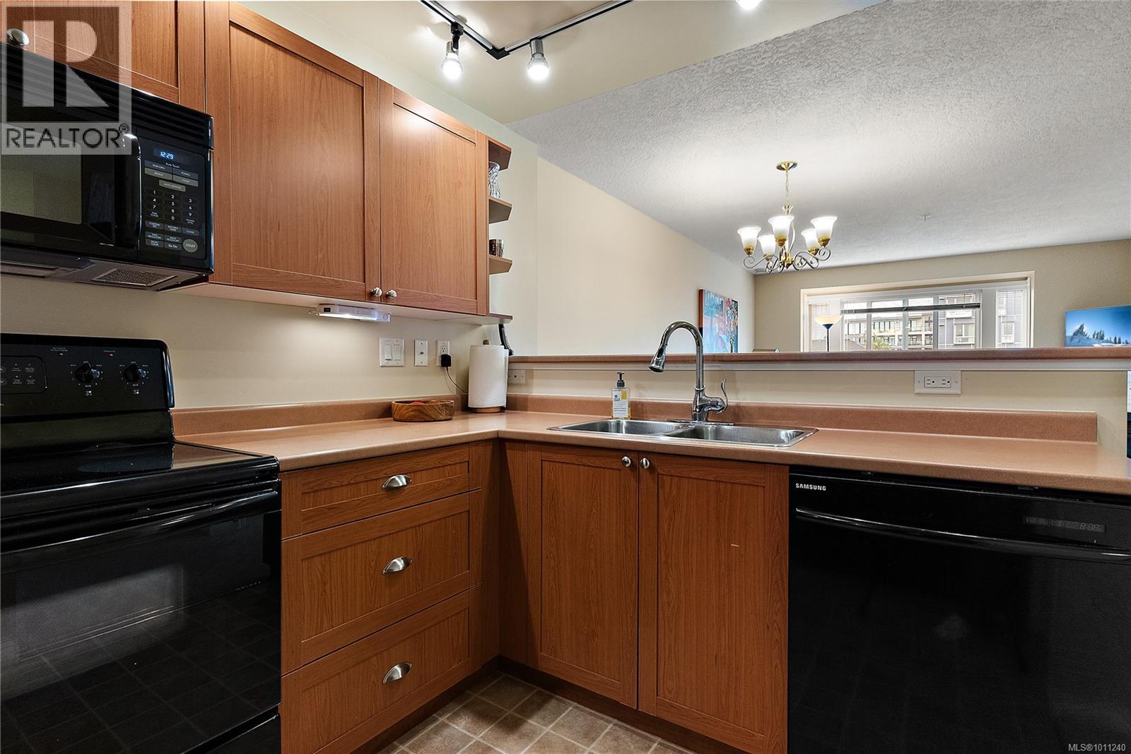 Photo 8 of 302 9840 Fifth St, Sidney BC