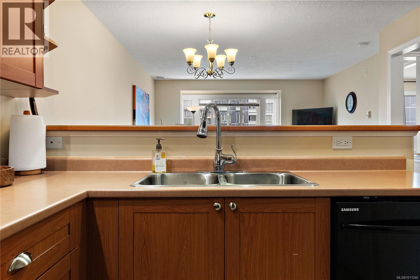 Photo 9 of 302 9840 Fifth St, Sidney BC