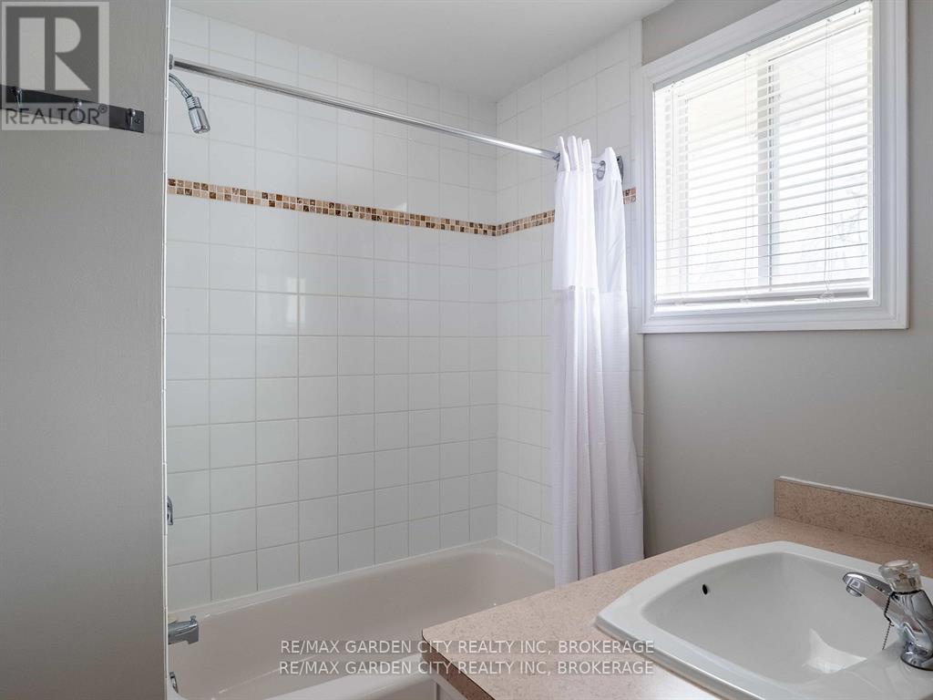 Photo 6 of 9 Churchill Street, St Catharines ON