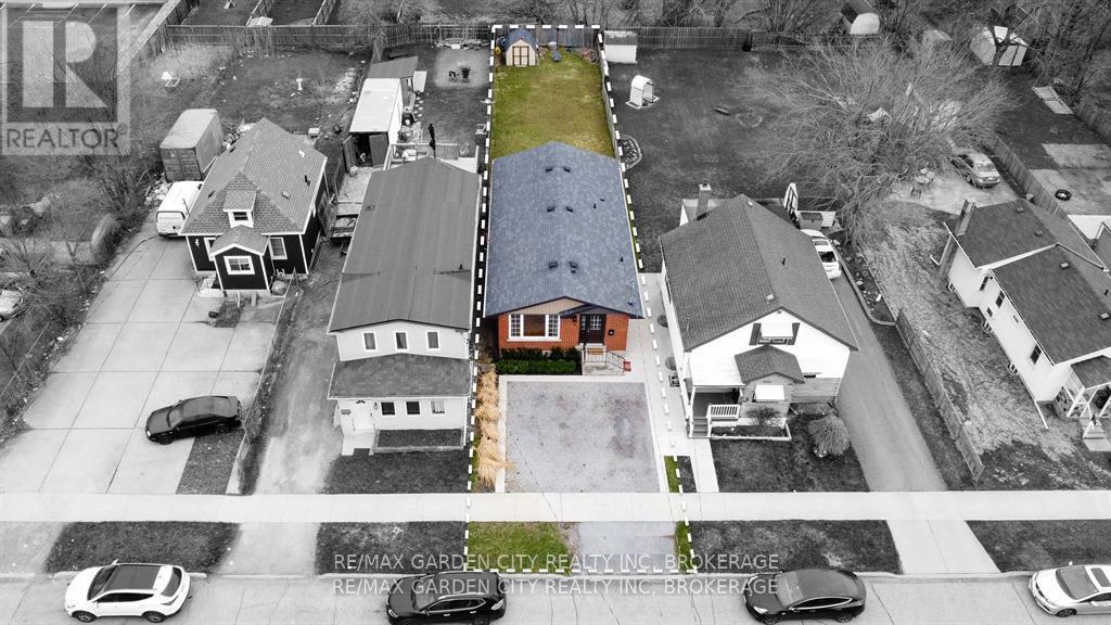 Photo 3 of 9 Churchill Street, St Catharines ON