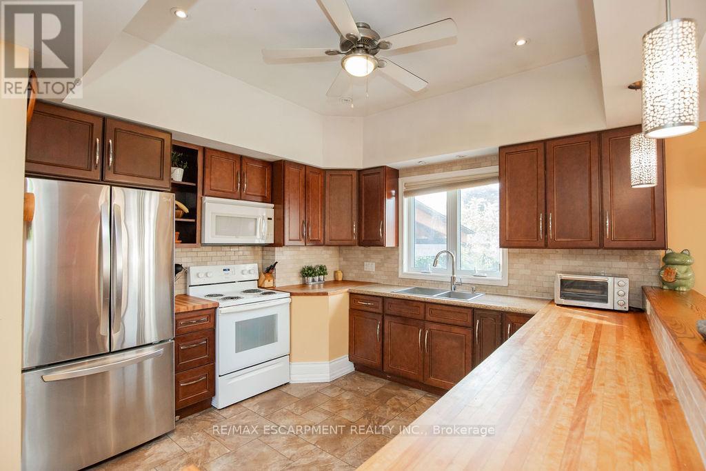 Photo 25 of 60 Ivy Lea Place, Hamilton ON