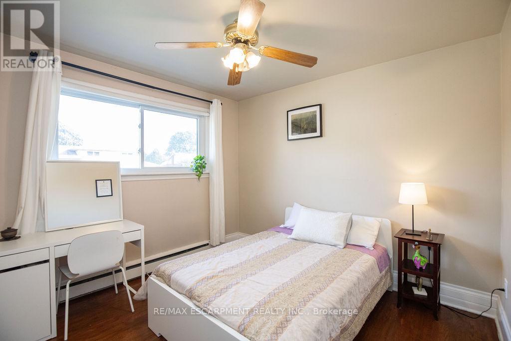 Photo 19 of 60 Ivy Lea Place, Hamilton ON