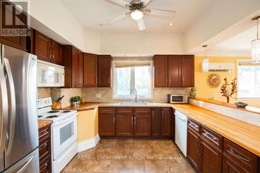 Photo 14 of 60 Ivy Lea Place, Hamilton ON