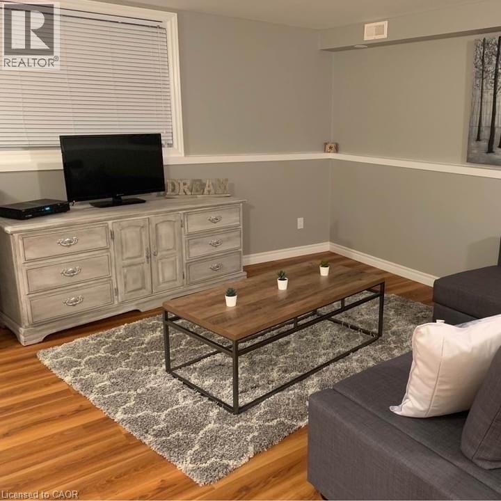 Photo 3 of 101 Lang Crescent, Kitchener ON