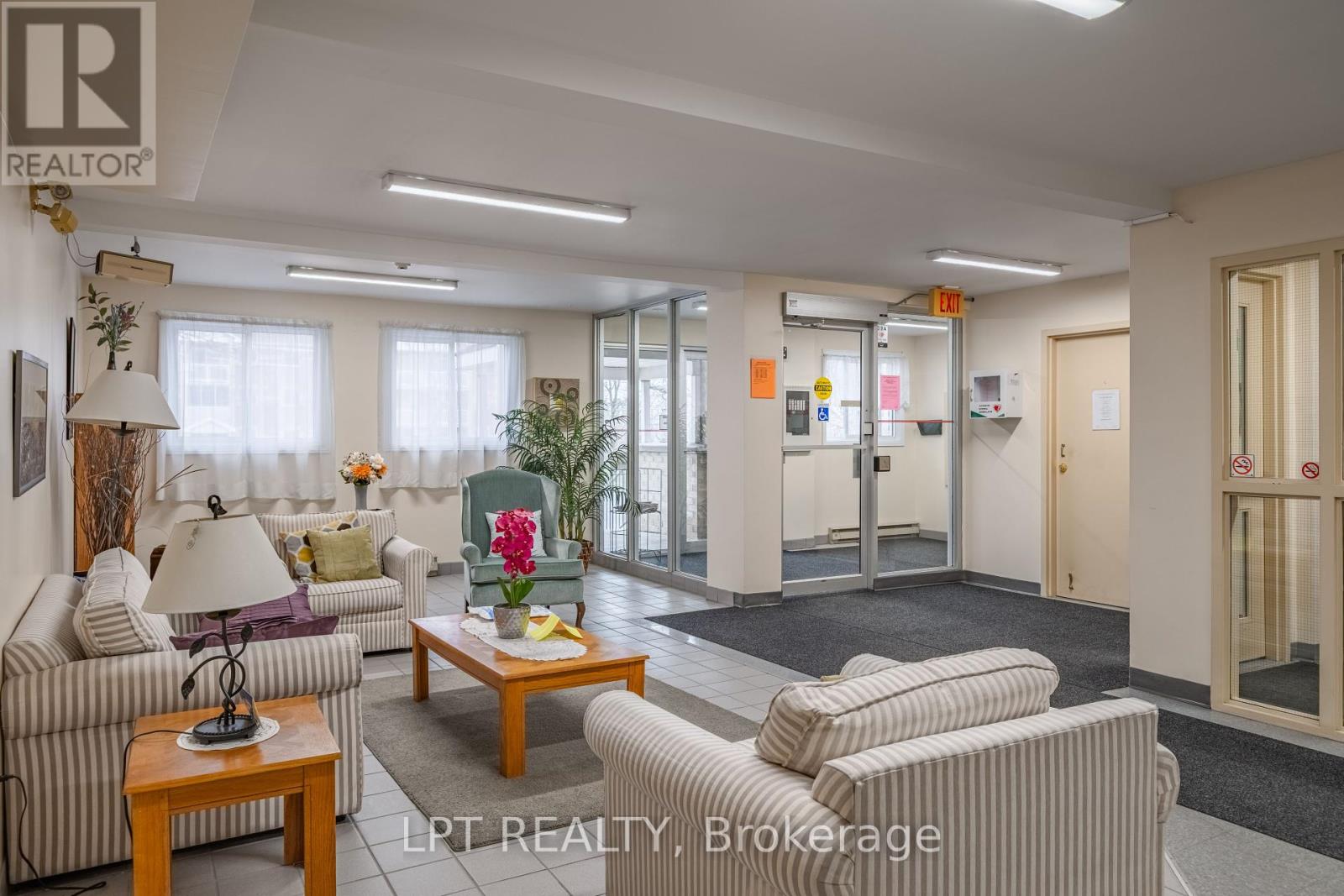 Photo 3 of 204 310 Kingsdale Avenue, Kingston ON