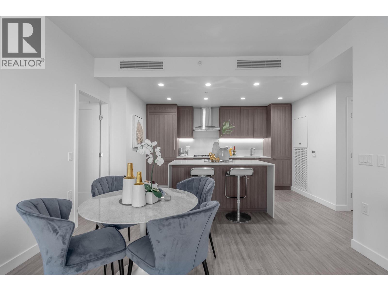Photo 4 of 2702 2311 Beta Avenue, Burnaby BC