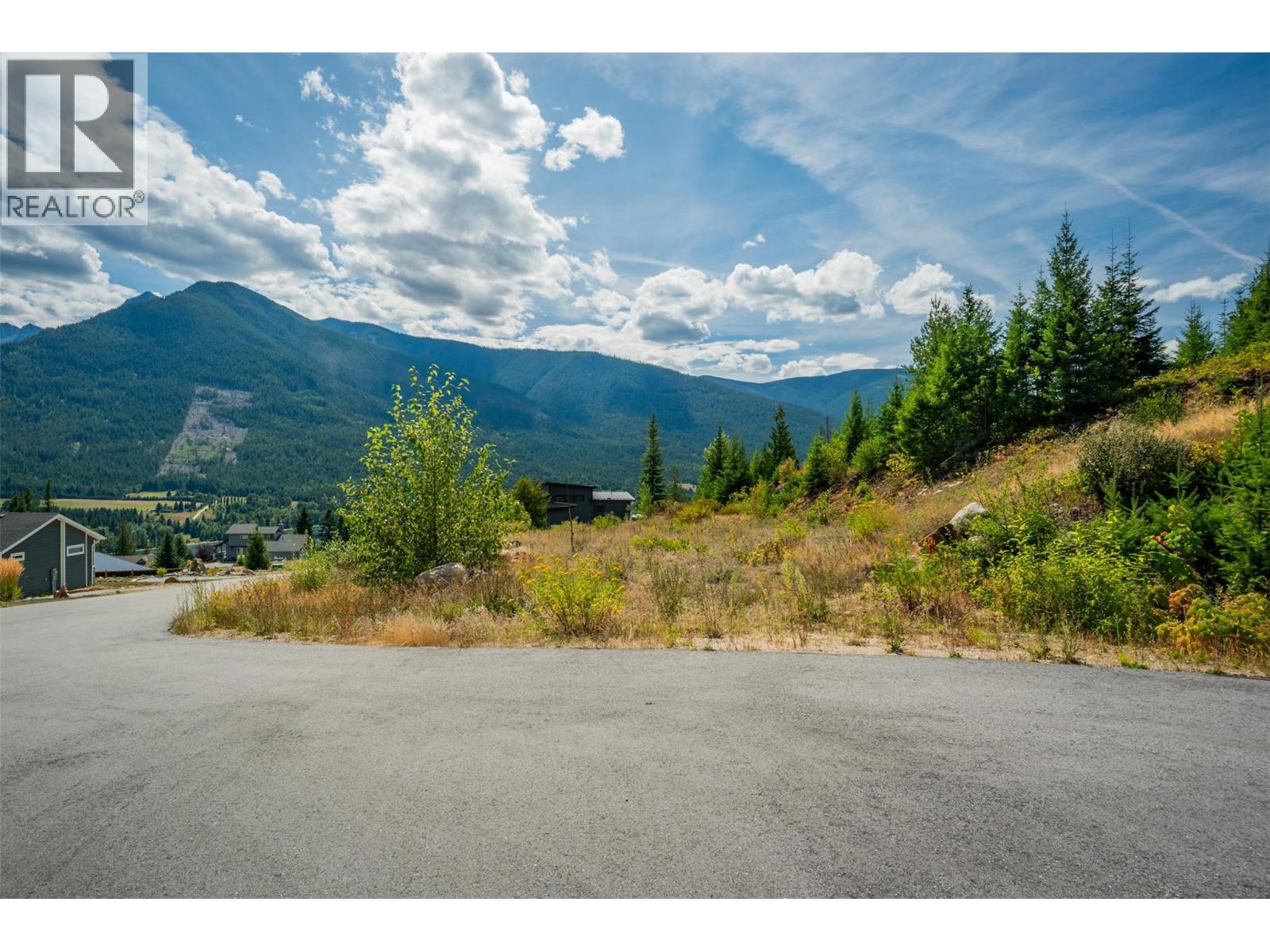 Photo 15 of 431 Buriview Drive, Nelson BC