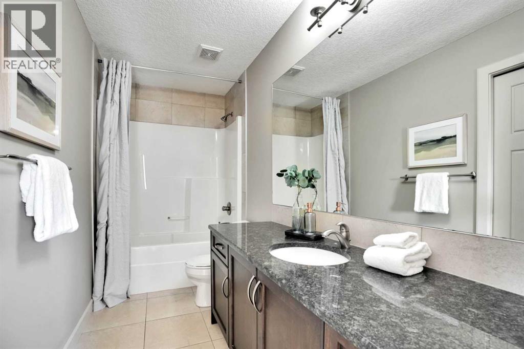 Single Family House for Sale in  Everhollow Street SW Evergreen Calgary 