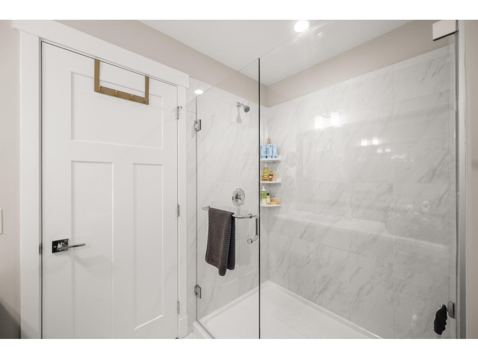 Photo 19 of 15868 Mountain View Drive, Surrey BC
