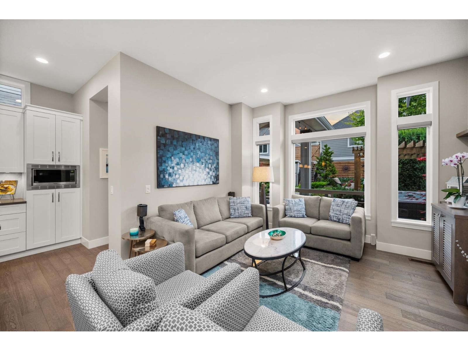Photo 5 of 15868 Mountain View Drive, Surrey BC