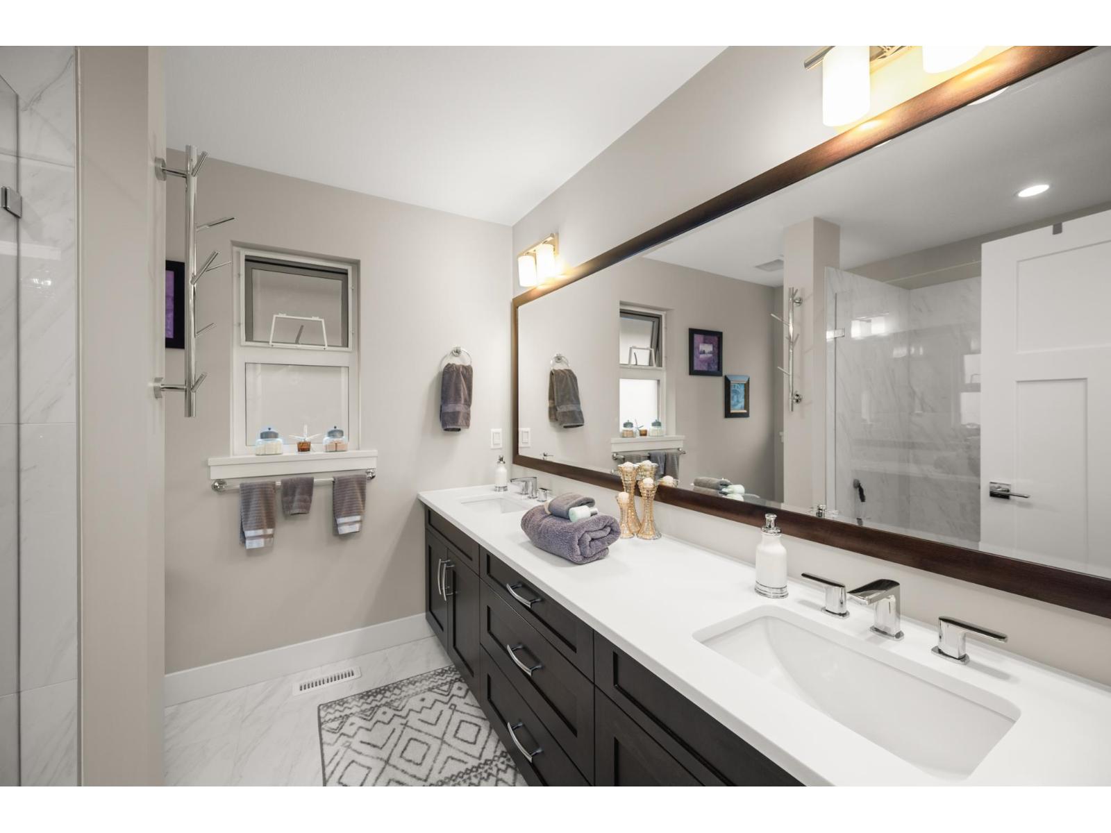 Photo 18 of 15868 Mountain View Drive, Surrey BC