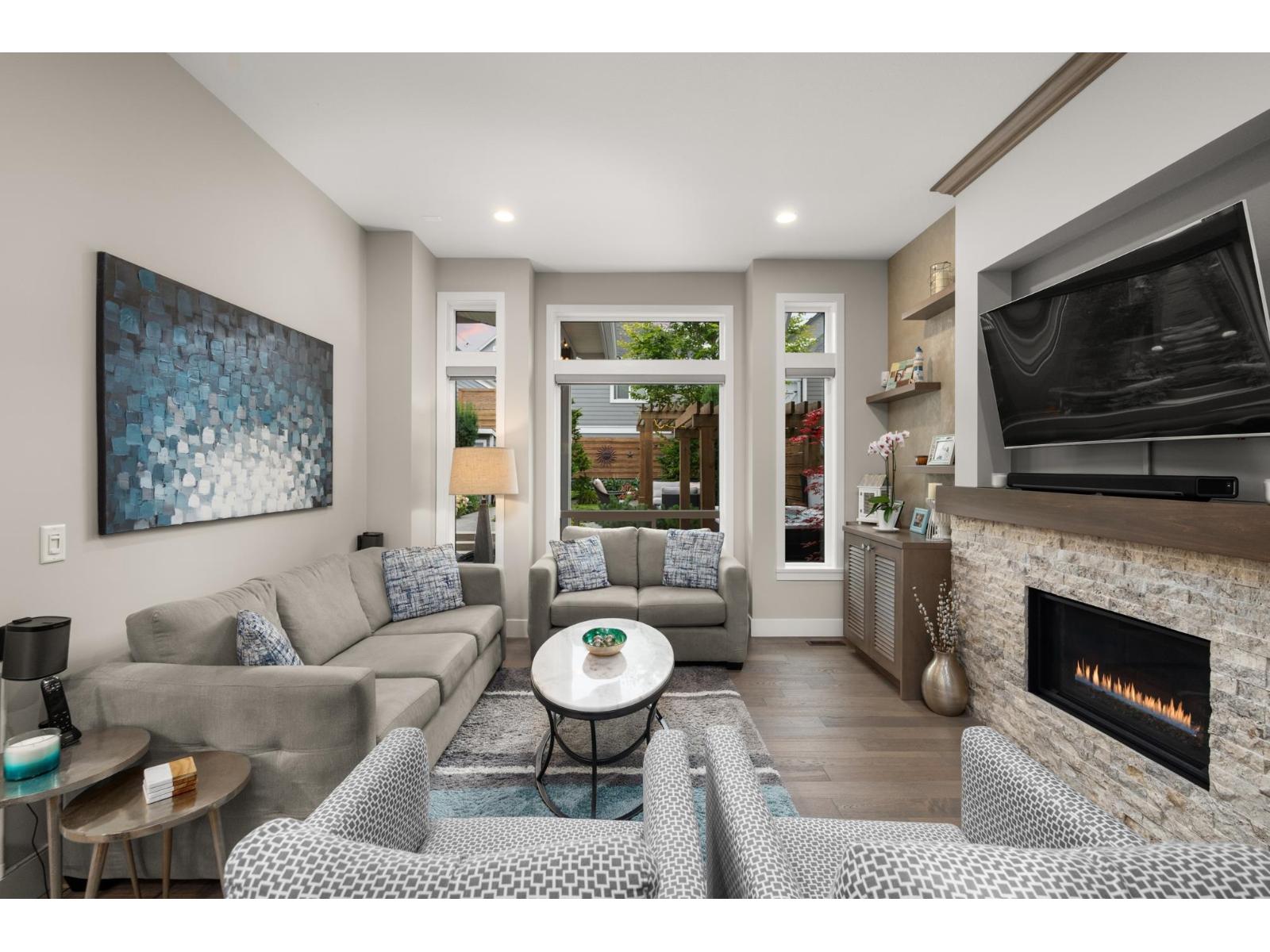 Photo 3 of 15868 Mountain View Drive, Surrey BC