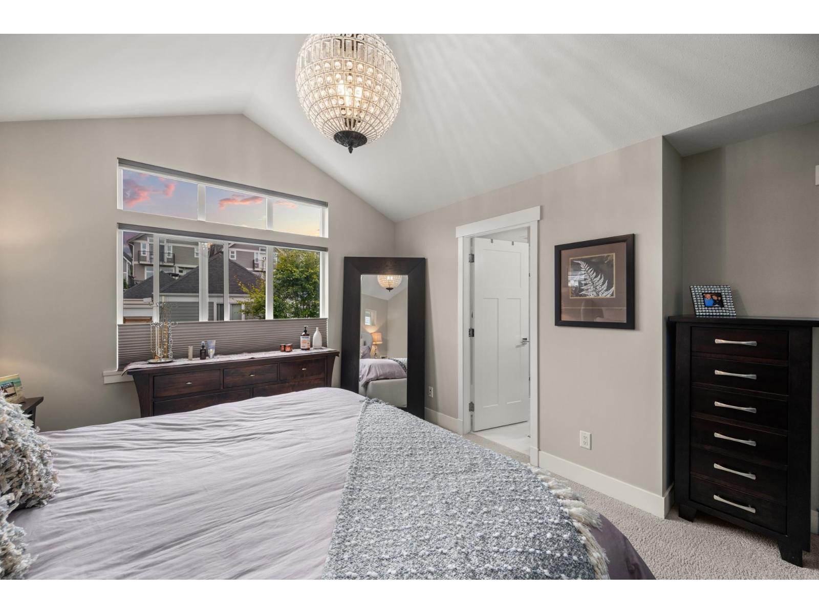 Photo 16 of 15868 Mountain View Drive, Surrey BC