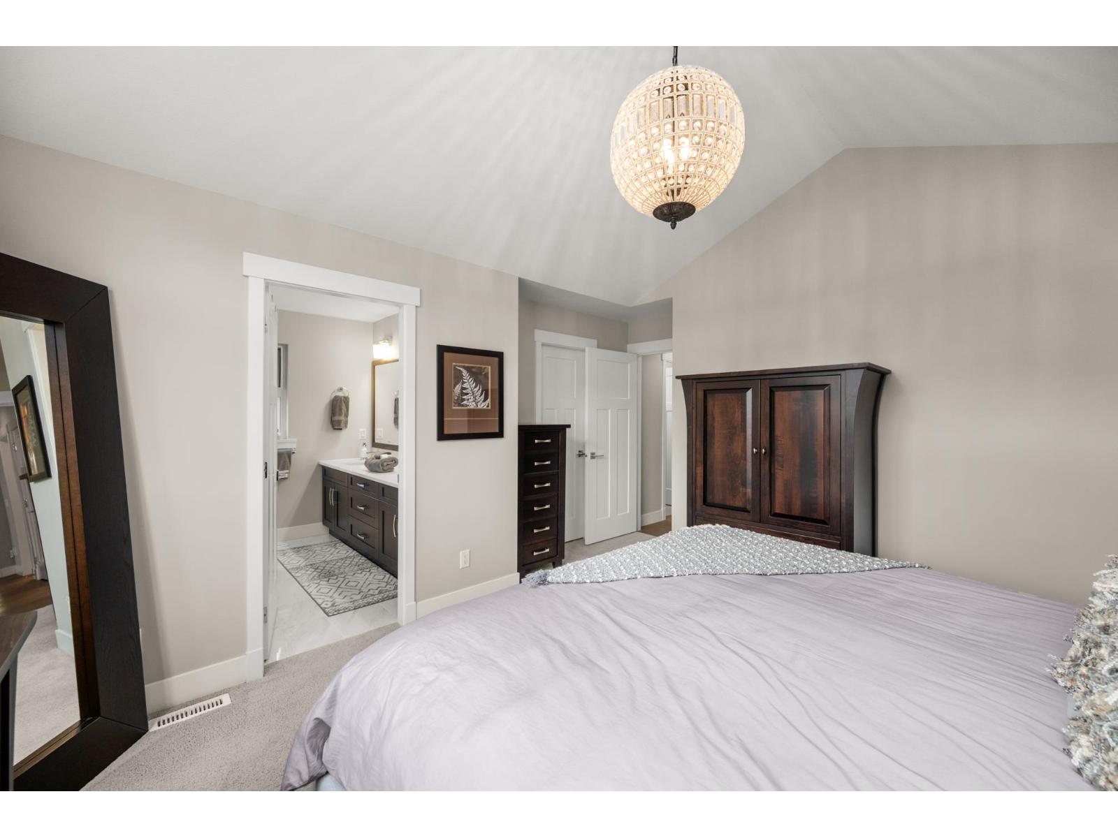 Photo 17 of 15868 Mountain View Drive, Surrey BC