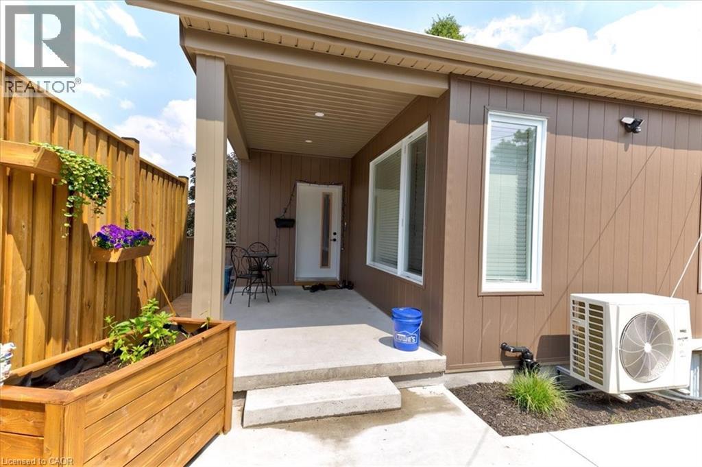 Photo 40 of 2 Pipers Green Court, Kitchener ON