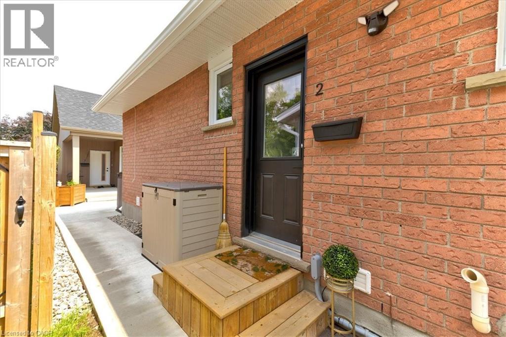 Photo 31 of 2 Pipers Green Court, Kitchener ON