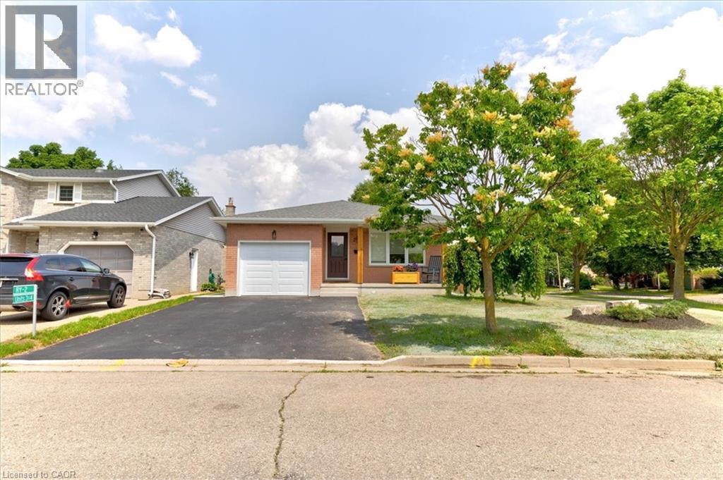 Photo 18 of 2 Pipers Green Court, Kitchener ON