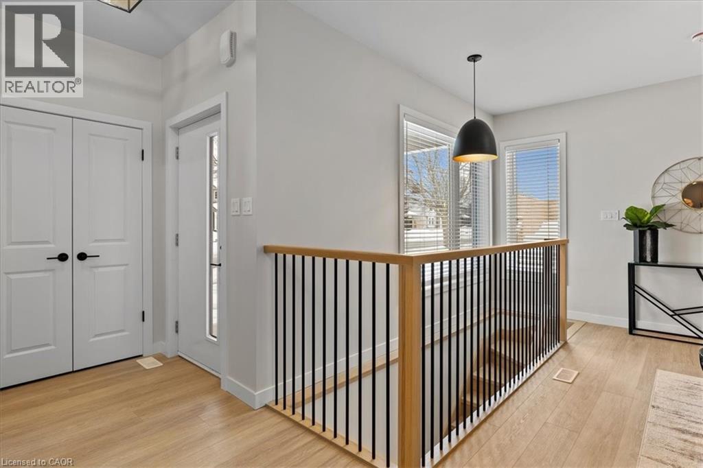 Photo 8 of 2 Pipers Green Court, Kitchener ON