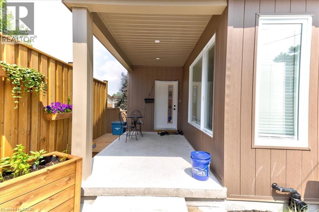 Photo 16 of 2 Pipers Green Court, Kitchener ON