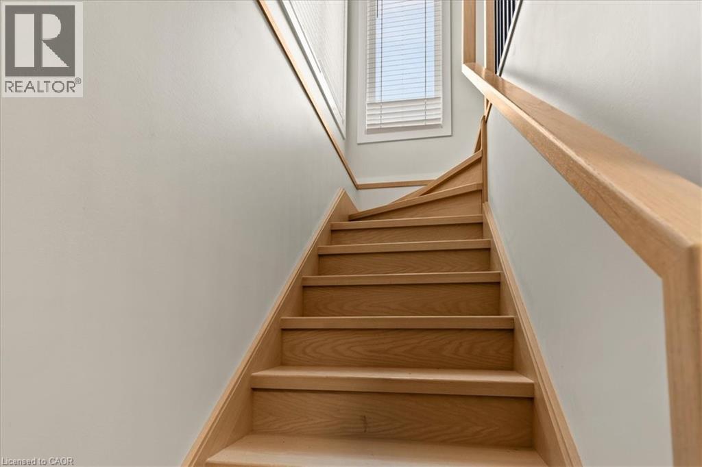Photo 12 of 2 Pipers Green Court, Kitchener ON