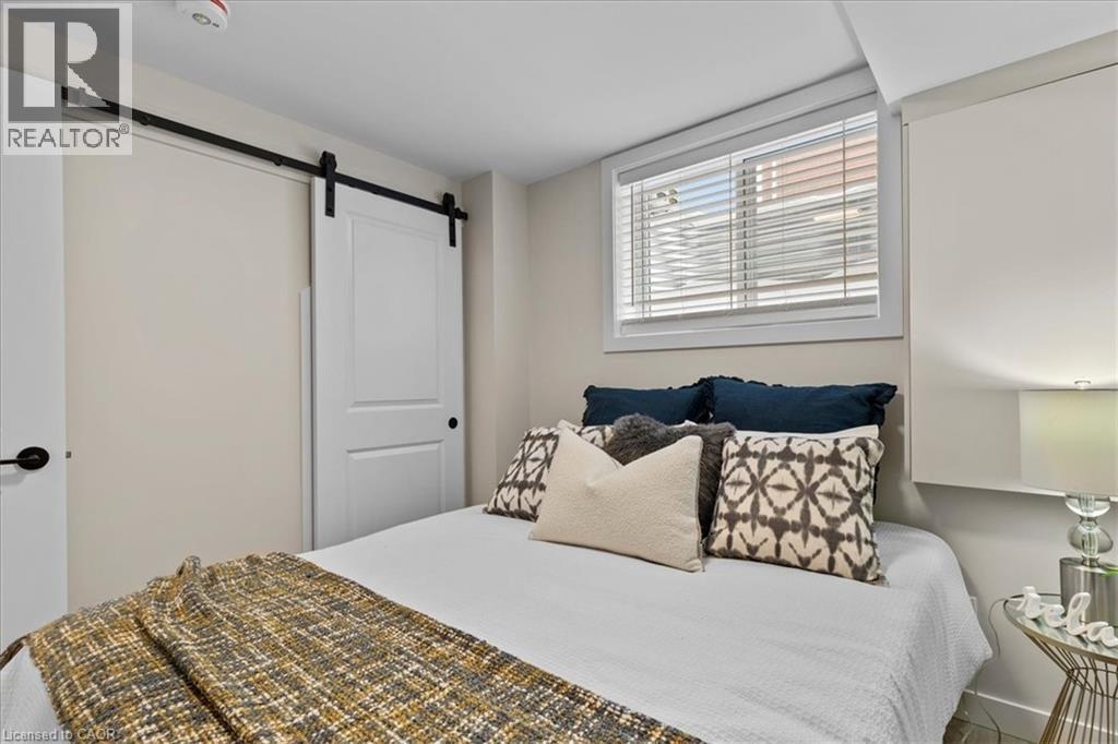 Photo 13 of 2 Pipers Green Court, Kitchener ON