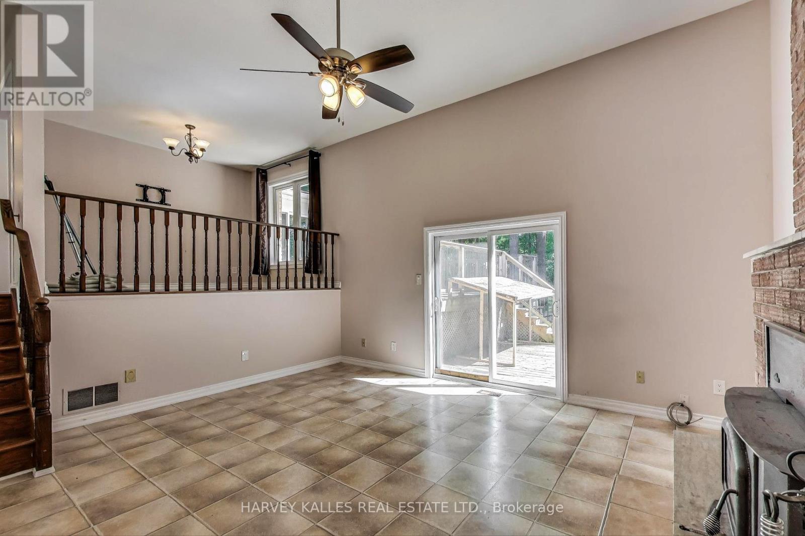 Photo 2 of 197 Park Avenue, East Gwillimbury ON