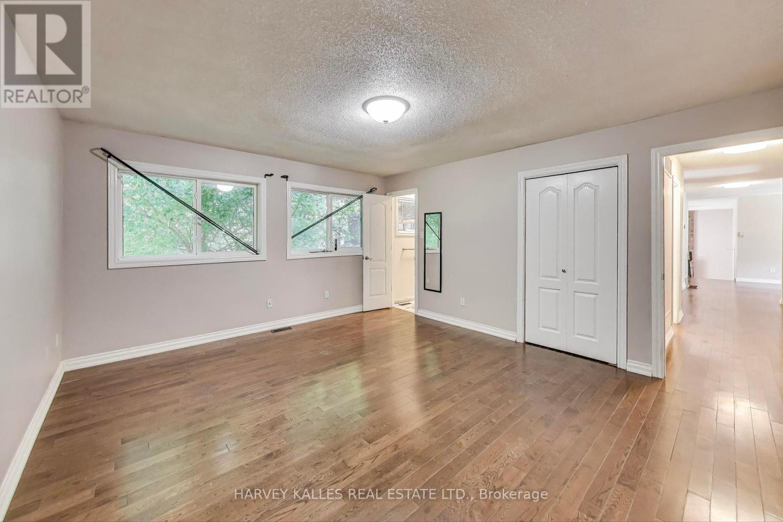 Photo 5 of 197 Park Avenue, East Gwillimbury ON