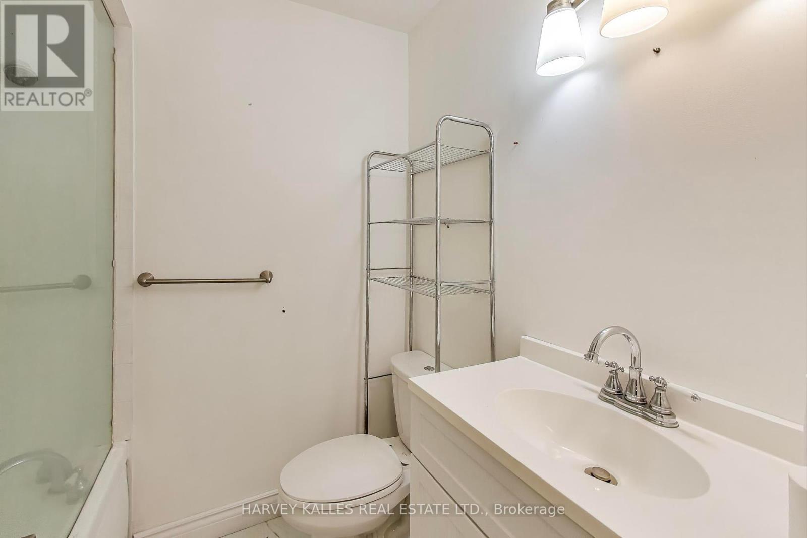 Photo 15 of 197 Park Avenue, East Gwillimbury ON