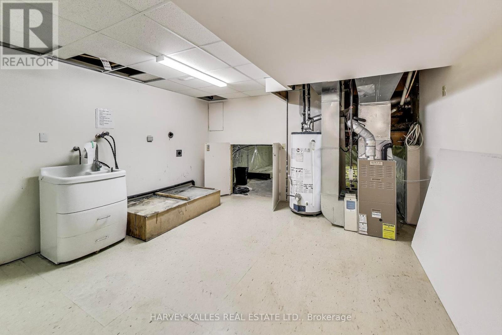 Photo 21 of 197 Park Avenue, East Gwillimbury ON