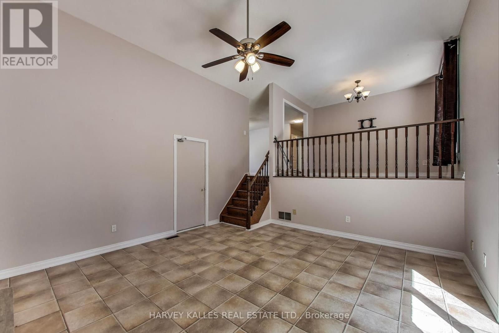 Photo 32 of 197 Park Avenue, East Gwillimbury ON