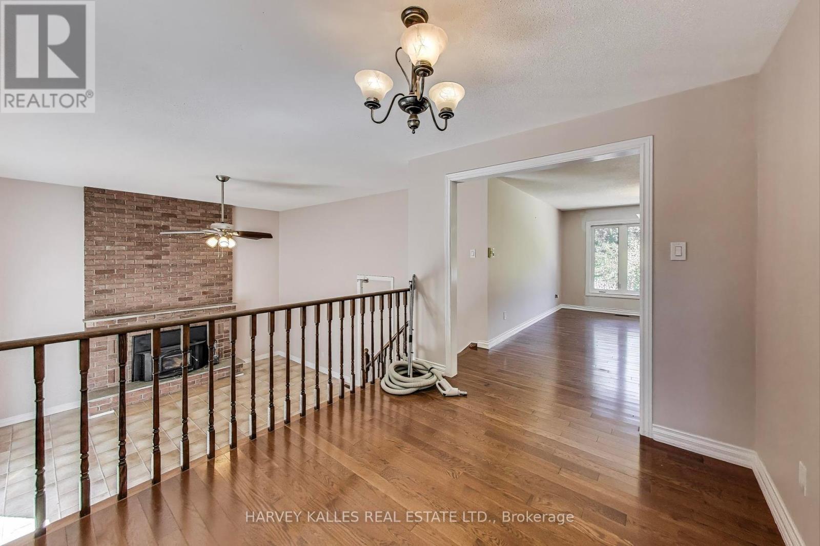 Photo 19 of 197 Park Avenue, East Gwillimbury ON