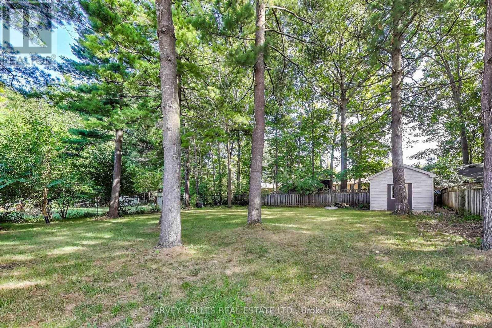 Photo 33 of 197 Park Avenue, East Gwillimbury ON