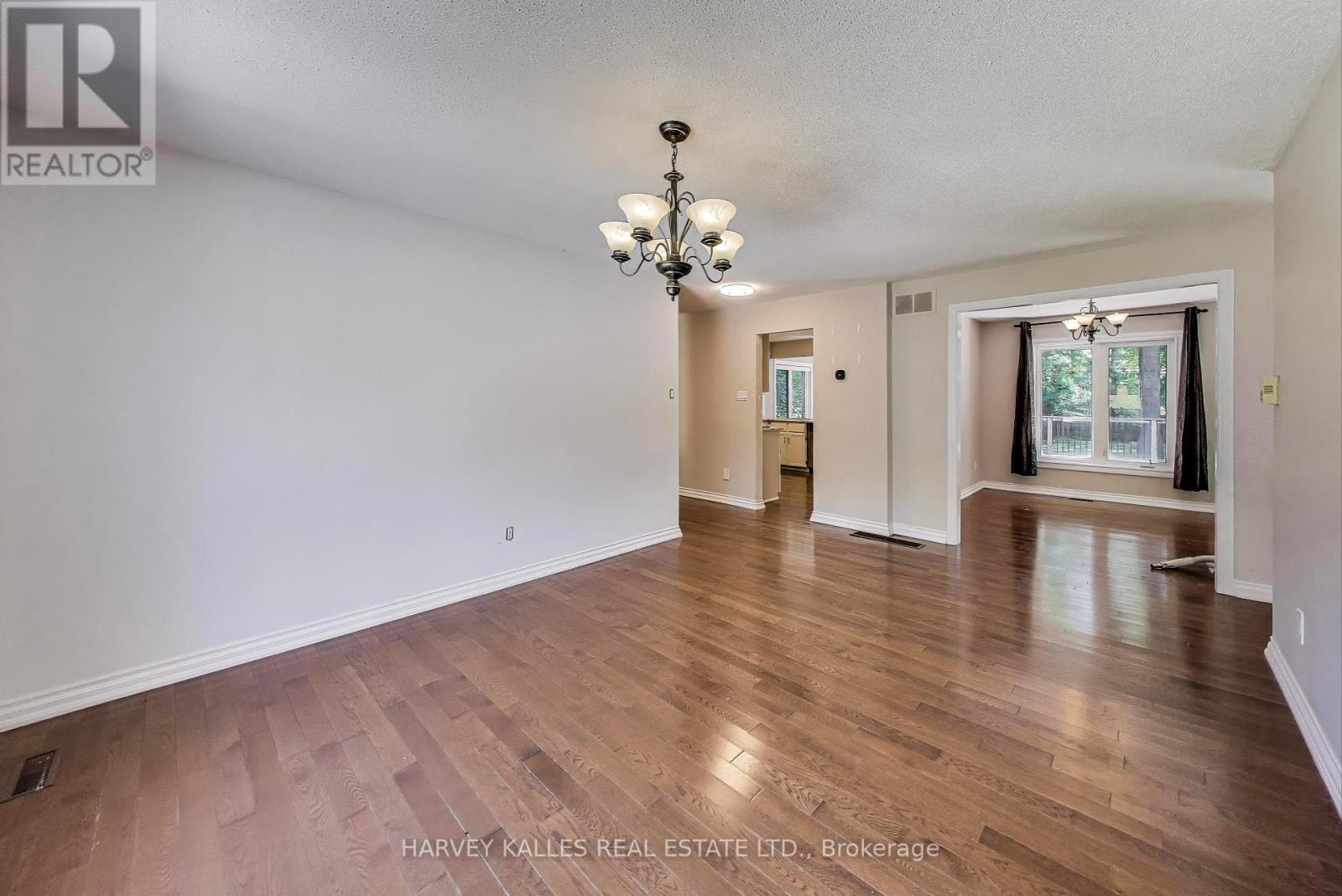 Photo 18 of 197 Park Avenue, East Gwillimbury ON