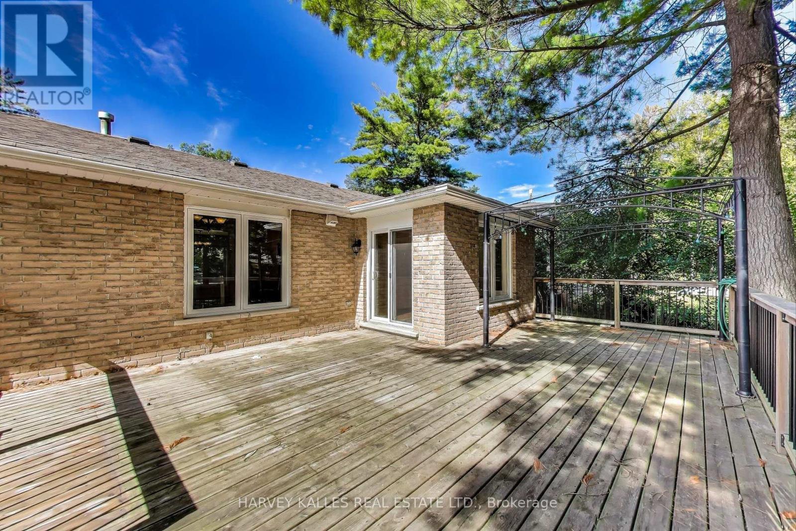 Photo 23 of 197 Park Avenue, East Gwillimbury ON