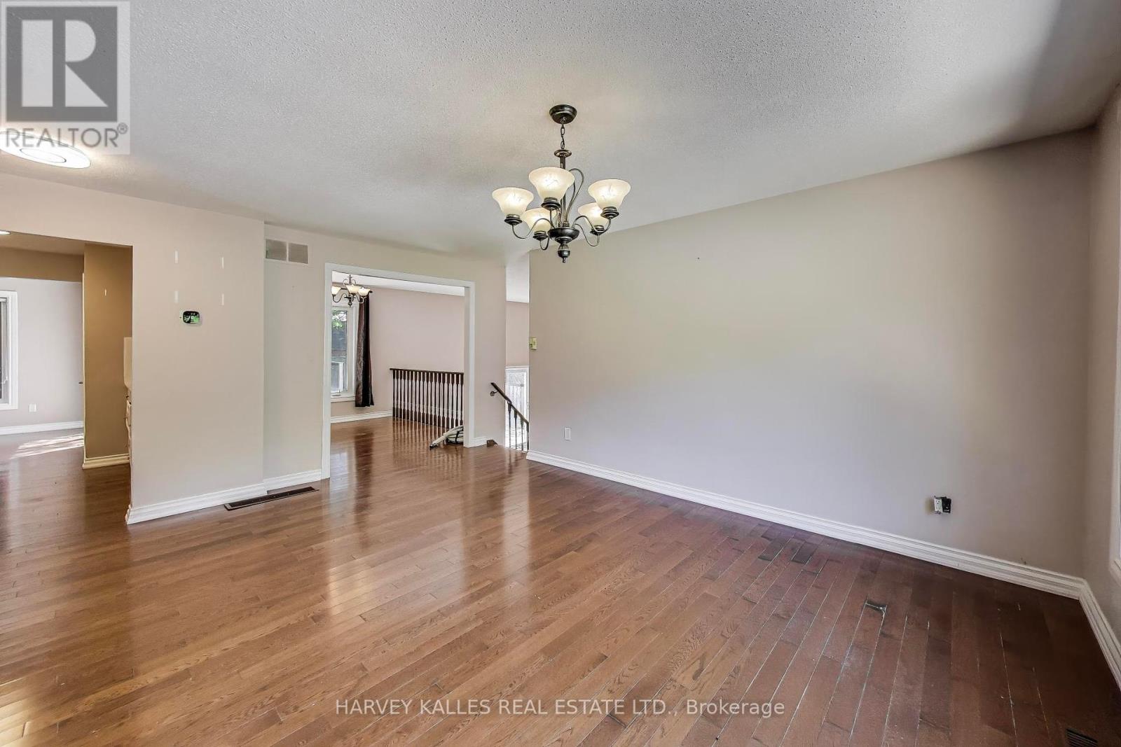 Photo 42 of 197 Park Avenue, East Gwillimbury ON