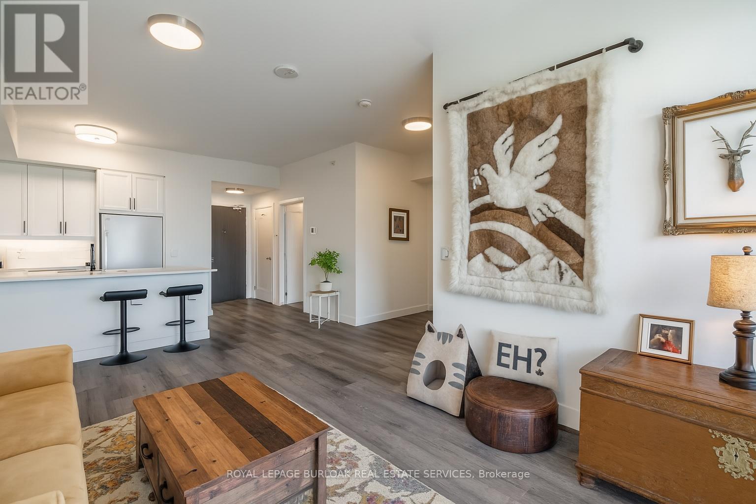 Photo 2 of 604 500 Brock Avenue, Burlington ON