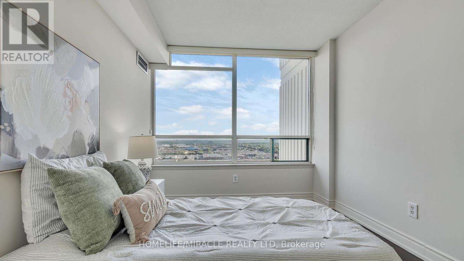 Photo 14 of 2009 550 Webb Drive, Mississauga ON