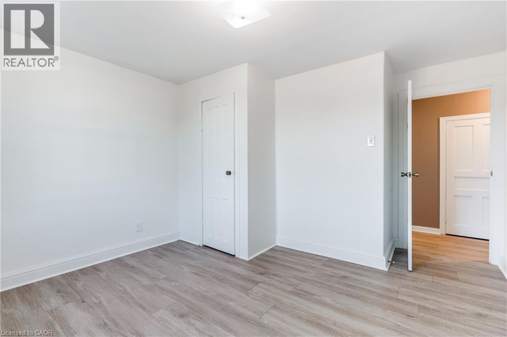 Photo 17 of 45 East Bend Avenue N, Hamilton ON