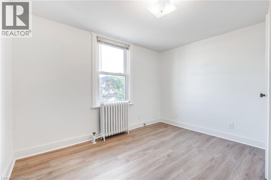 Photo 19 of 45 East Bend Avenue N, Hamilton ON