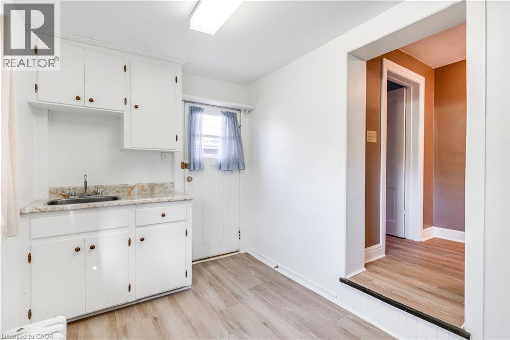 Photo 21 of 45 East Bend Avenue N, Hamilton ON
