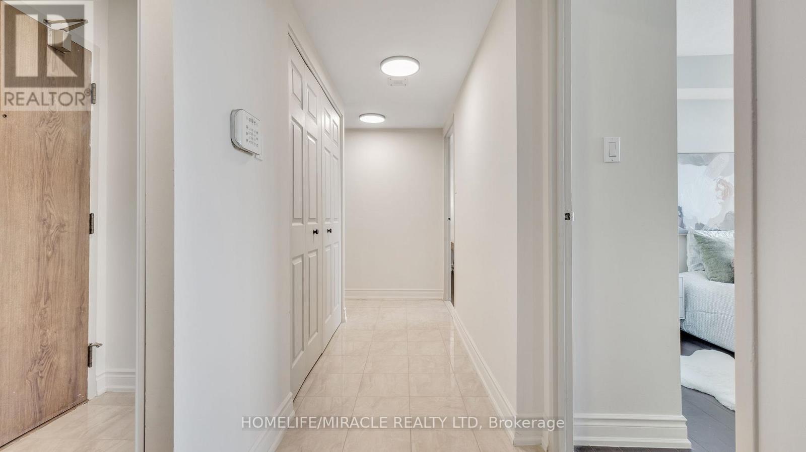 Photo 40 of 2009 550 Webb Drive, Mississauga ON