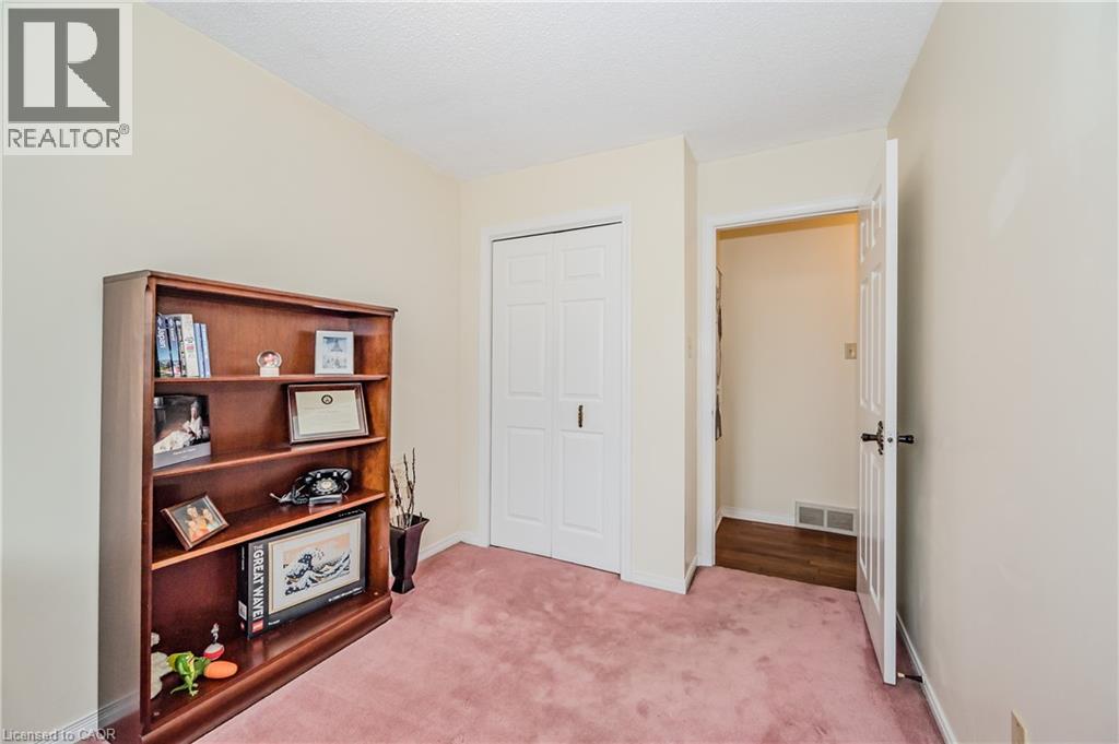 Photo 11 of 26 Brazolot Drive, Guelph ON