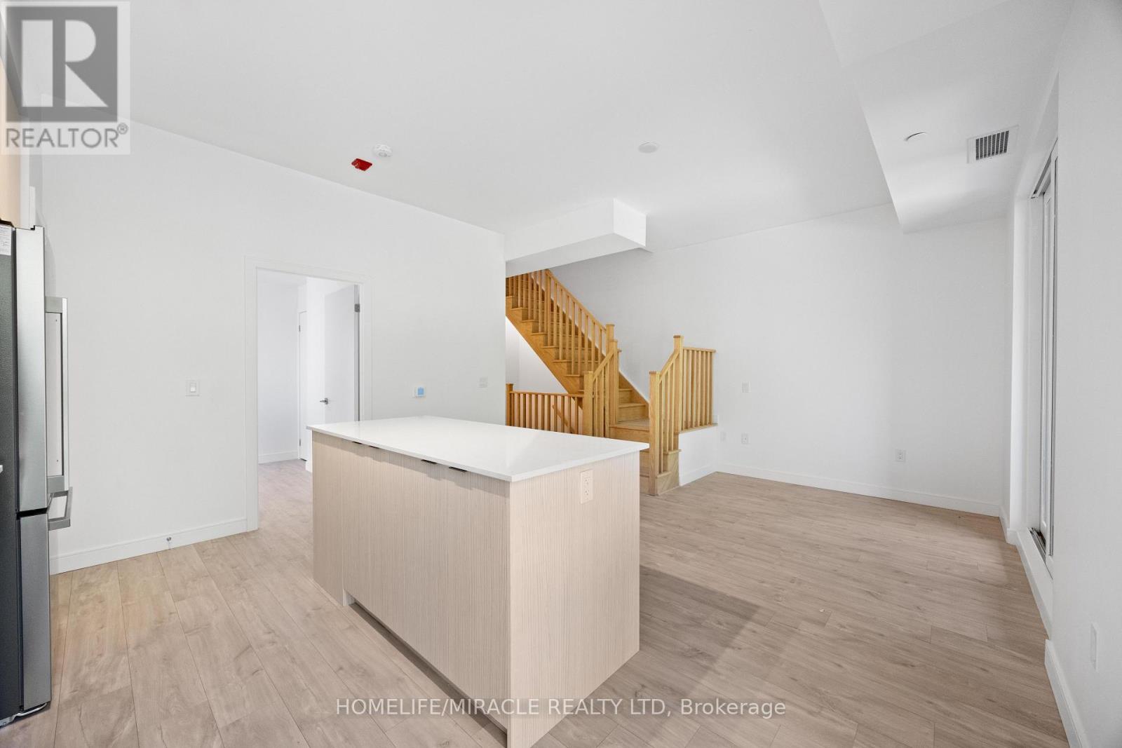 Photo 14 of 9 174 Clonmore Drive, Toronto ON