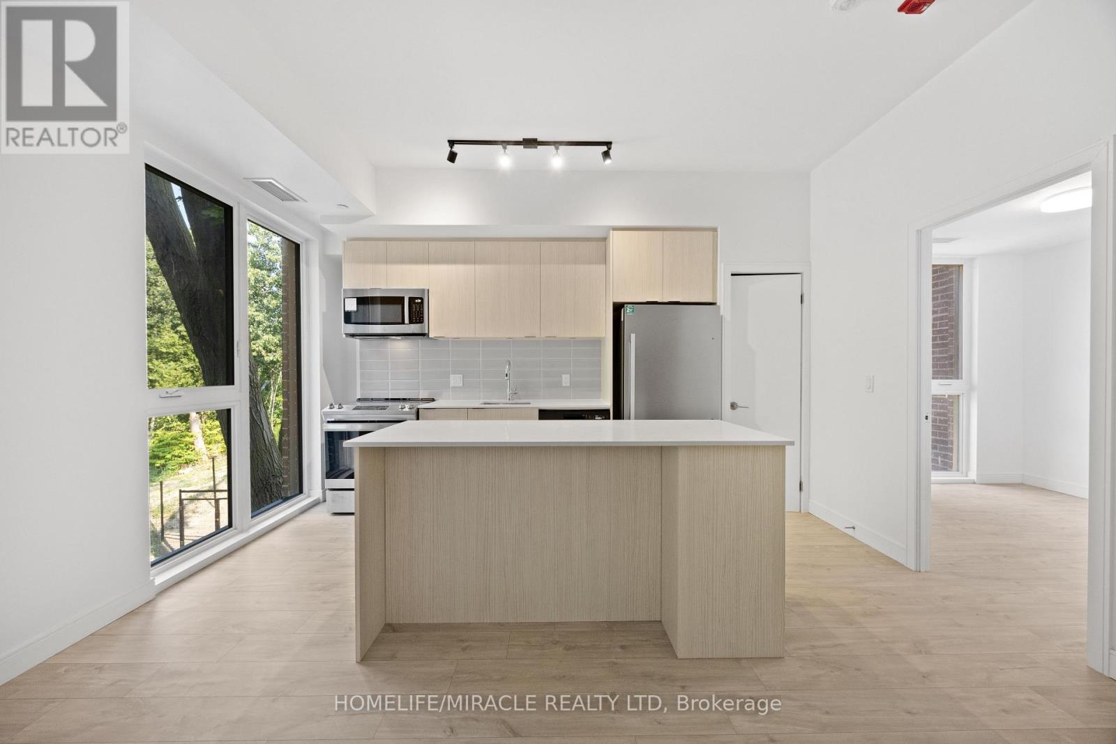 Photo 2 of 9 174 Clonmore Drive, Toronto ON